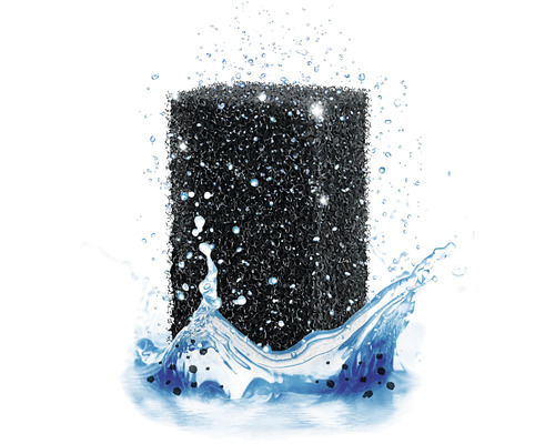 Schwarzer Filterschwamm mit Wasser