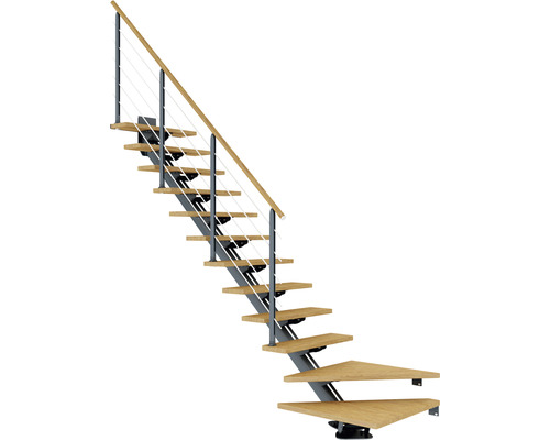 Raumspartreppe mit Holzstufen, Metallstruktur und Geländer mit Stahlseilen