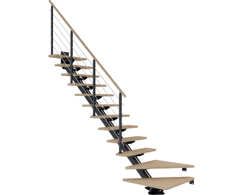 Treppe mit Holzstufen, Metallpfosten und Edelstahlseilen