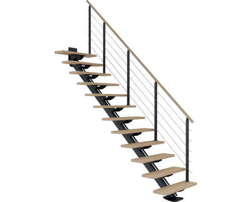 Treppe mit Metallrahmen, Holzstufen und Geländer