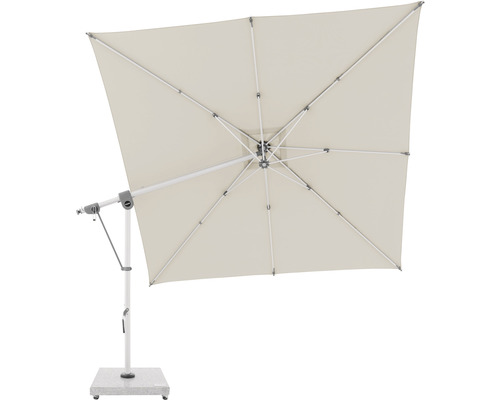 Quadratischer Ampelschirm mit hellem Bezug von unten