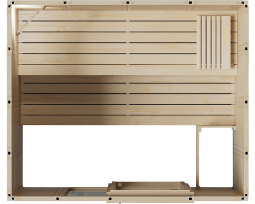 Innenansicht einer Holzsauna mit Bänken und Ofen