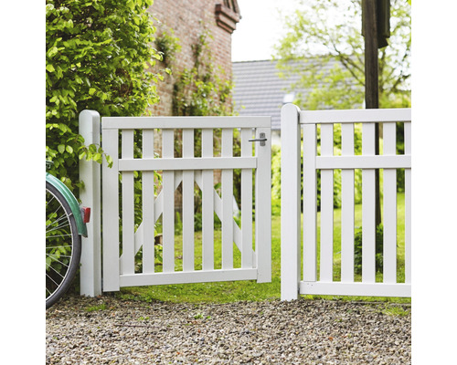 Offenes Gartentor aus Holz