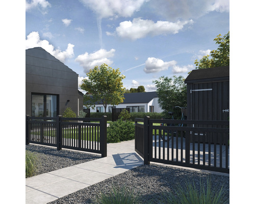Einfahrt mit Gartenzaun und Gartentor zu Wohnhäusern