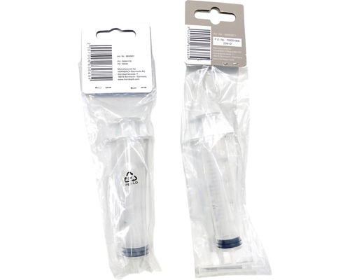 Zwei Kunststoffspritzen in Verpackung