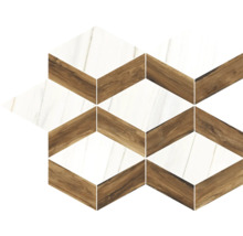 Sechseckige Fliesen mit Marmor- und Holzoptik