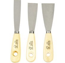 Drei Spachtel mit Holzgriff und Metallblatt