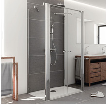 Badezimmer mit Duschkabine, Waschtisch und Handtuchhalter