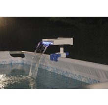 Pool Wasserfall mit LED-Beleuchtung am Beckenrand montiert