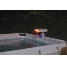 Beleuchteter Solar-Poolwasserfall am Schwimmbecken