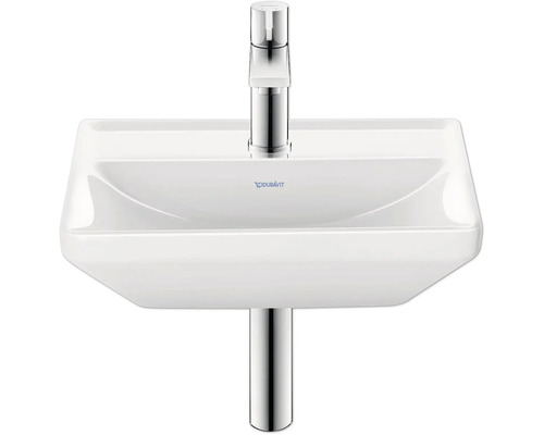 Weißes Duravit Waschbecken mit verchromter Armatur und Ablaufrohr