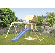 Holzspielturm mit Rutsche und Schaukel im Garten
