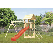 Spielturm mit Schaukel und Rutsche im Garten