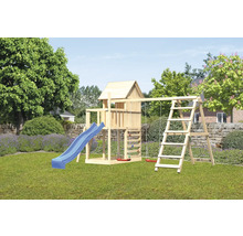 Spielplatzgerät mit Rutsche, Schaukel und Kletterleiter im Garten