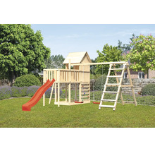 Holzspielplatz mit Rutsche, Schaukel und Klettergerüst im Garten