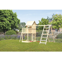 Holzspielturm mit Schaukel und Leiter im Garten