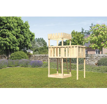 Holzspielturm im Garten
