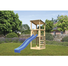 Spielturm mit Rutsche und Kletterwand im Garten