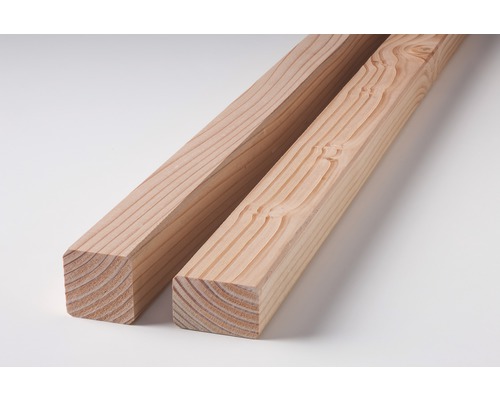 Zwei Kanthölzer aus Holz
