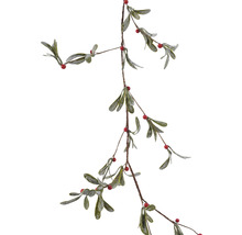 Mistelgirlande mit Blättern und roten Beeren zur Dekoration