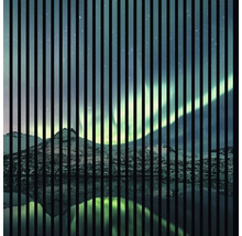 Dekoratives Fenster mit Gebirgs- und Polarlichtmotiv