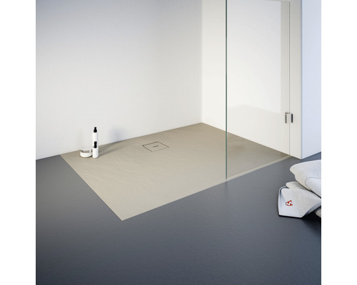 Ebenerdige Dusche mit Duschrinne und Glasabtrennung