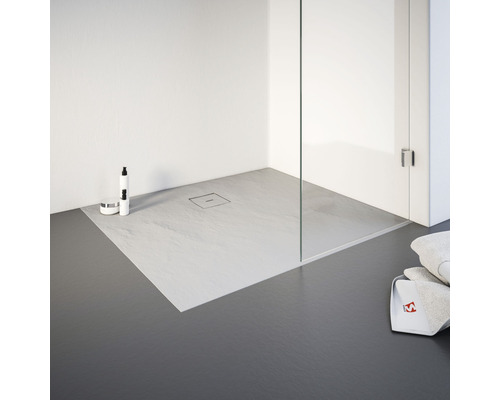 Ebenerdige Dusche mit Duschrinne und Glaswand