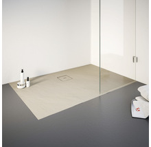Begehbare Dusche mit flacher Duschwanne, Duschabtrennung und Ablauf