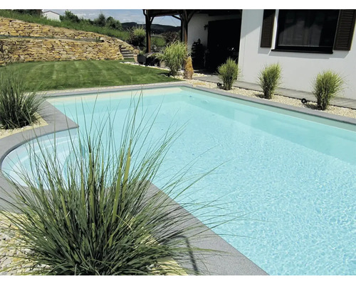 Einbaupool Styropor-Pool-Set Kwad All in 700x350x150 cm inkl. Sandfilteranlage, Skimmer, Römertreppe, Filtersand, Schutzvlies für Boden/Wand und Verrohrungsset sand Schwimmbad im Garten mit Rasenfläche und Steinmauer