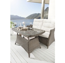 Gartensitzgruppe mit Rattanmöbeln und Glasplatte auf der Terrasse mit Seeblick