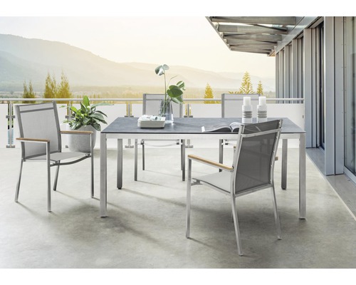Gartentisch Destiny SAO PAULO Edelstahl 180x100x74cm, Glaskeramik Tischplatte Gartenszene mit Esstisch und Stühlen auf einer Terrasse