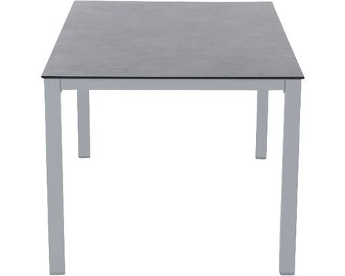 Quadratischer Esstisch mit Tischplatte und vier Tischbeinen