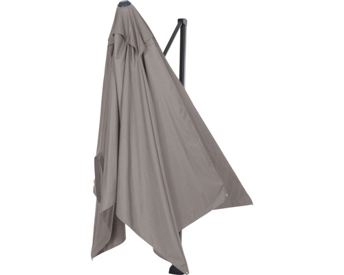 Geschlossener Ampelschirm mit Gestell