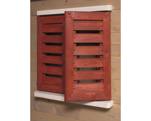 Offene Fensterläden aus Holz