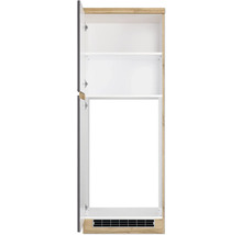 Offener Holzschrank mit Regalen