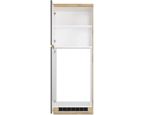 Offener Holzschrank mit Regalen