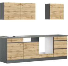 Küchenzeile mit Ober- und Unterschränken im modernen Design