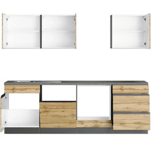 Küchenzeile mit Spüle, Kochfeld, Schubladen und Schränken