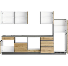 Küchenzeile mit Ober- und Unterschränken sowie Arbeitsplatte