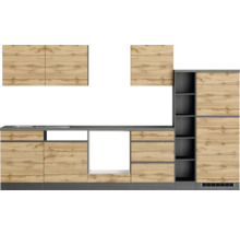 Küchenzeile mit Holzoptik und grauer Arbeitsplatte