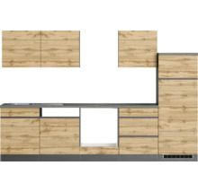 Küchenzeile mit Hängeschränken, Arbeitsplatte und Unterschränken