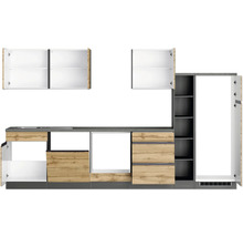 Küchenzeile mit Hängeschränken, Schubladen und Regalen