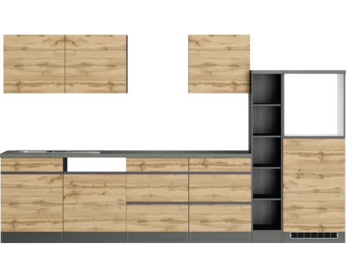 Küchenzeile mit Ober- und Unterschränken in Holzoptik und grauen Elementen