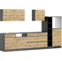 Komplette Küche mit Hänge- und Unterschränken sowie Einbaugeräten