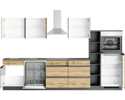 Küchenzeile mit Spülmaschine, Herd, Dunstabzugshaube, Regalen, Schränken und Kühlschrank