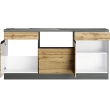 Küchenunterschrank mit geöffneten Türen zur Aufbewahrung von Küchenutensilien