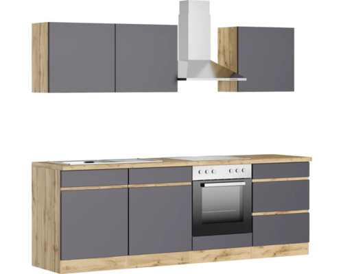 Komplette Küche mit Hängeschränken, Dunstabzugshaube, Spüle, Kochfeld und Backofen