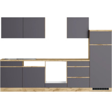 Küchenzeile mit Hängeschränken, Arbeitsplatte und Unterschränken