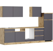 Moderne Küche mit Schränken und Schubladen