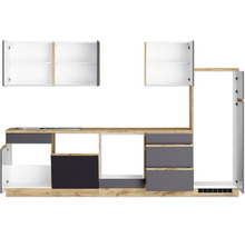 Küchenzeile mit Unterschränken, Schubladen und Hängeschränken